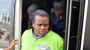 Defensa de mujer acusada de decapitar a su hija en Santo Domingo Este argumenta inimputabilidad por trastorno mental.